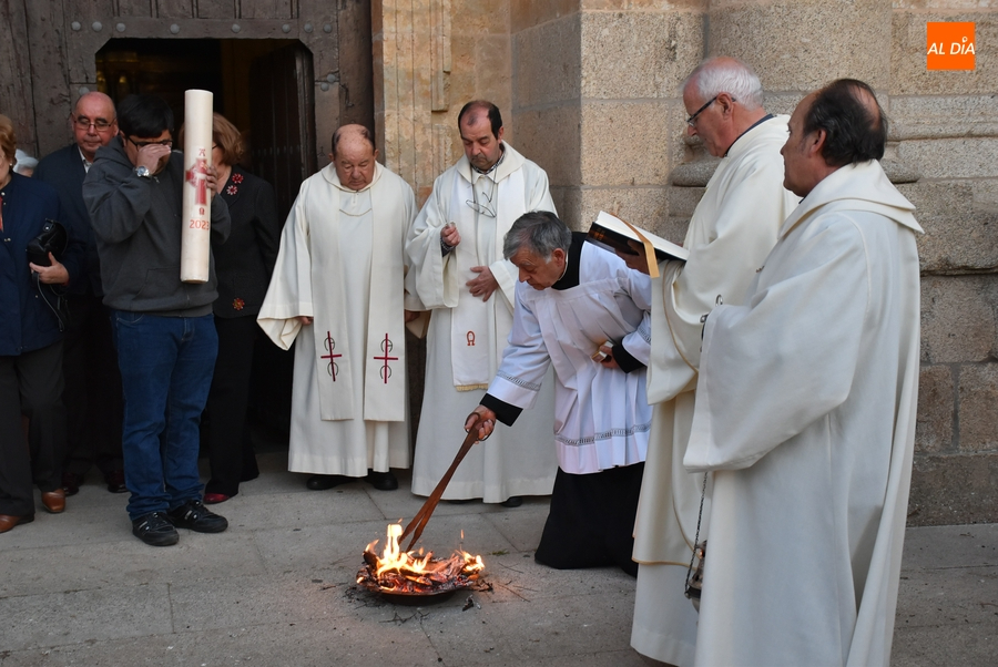 Noche de fiesta en la Catedral y las parroquias con las tradicionales Vigilias Pascuales