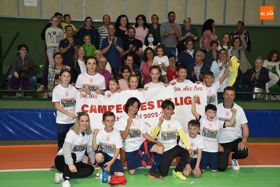 El Benjamín A del III Columnas se corona Campeón de Liga