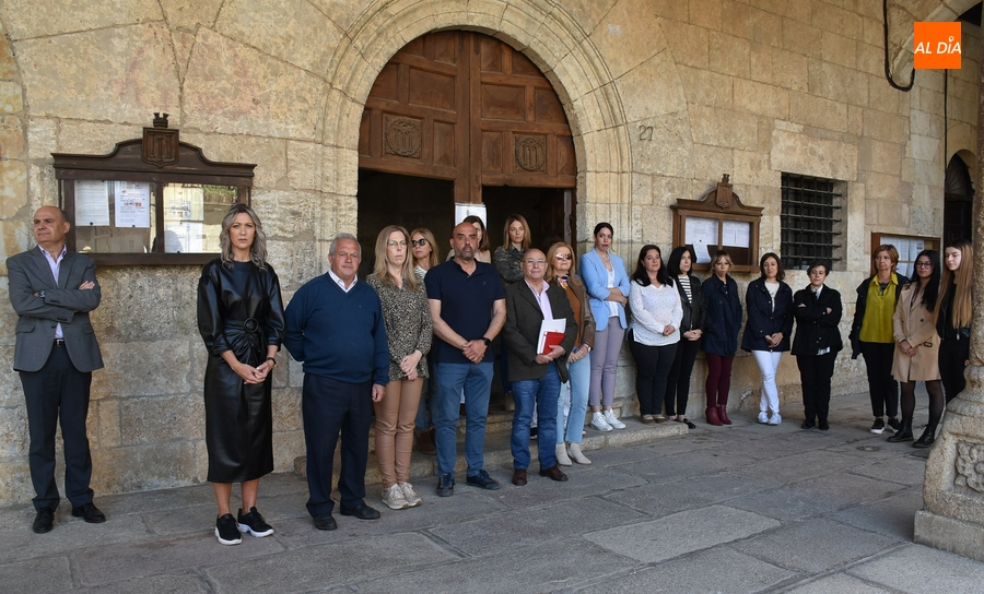 Guardado un minuto de silencio en repulsa por el asesinato de una anciana en Ávila