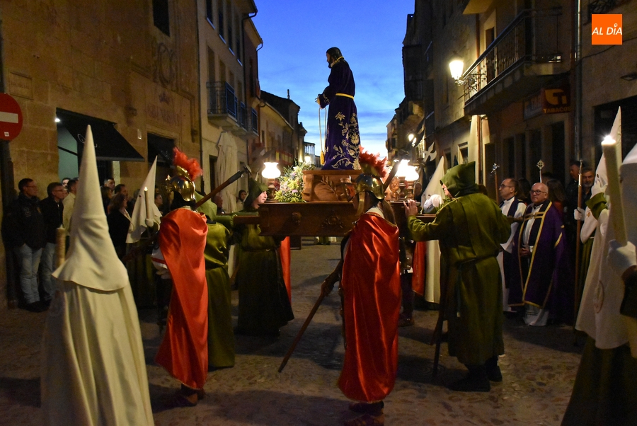 La Cofradía de la Oración del Huerto procesiona con la vitola de su 140º aniversario
