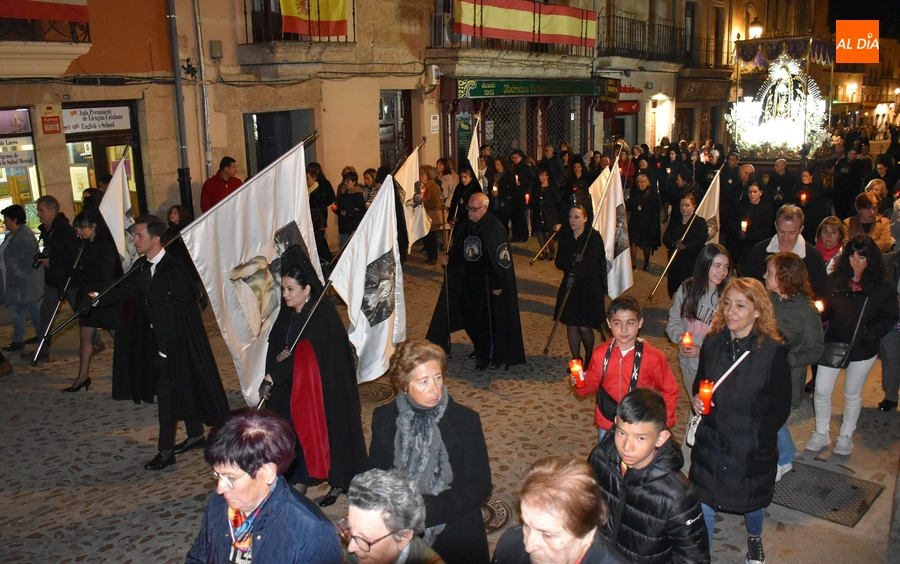 La Soledad corona el Viernes Santo siendo más visible para los fieles participantes