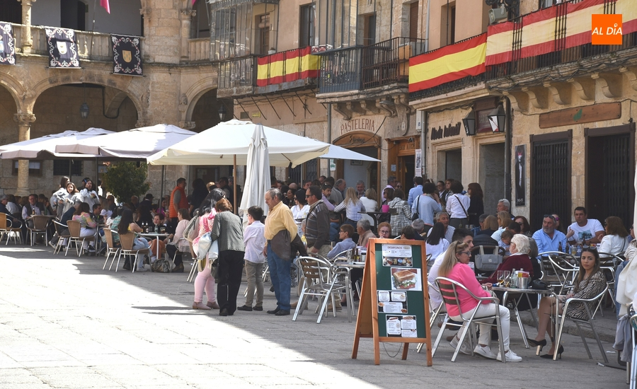 Concluye el Mercado Artesano mientras se apura la Semana Santa en las terrazas
