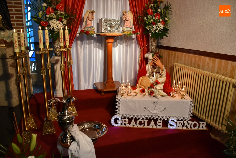 Tarde de ruta por los Monumentos preparados en los templos