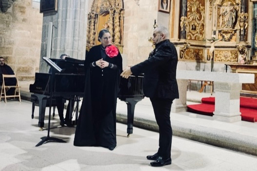 La iglesía parroquial de Mancera de Abajo se llena de público y música junto a Montserrat Caballe y en honor a Santa Teresa