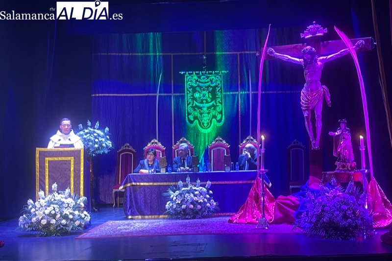 El Padre carmelita Miguel Ángel González nos lleva a vivir la Semana Santa con intensidad y en este gran museo al aire libre que es Peñaranda