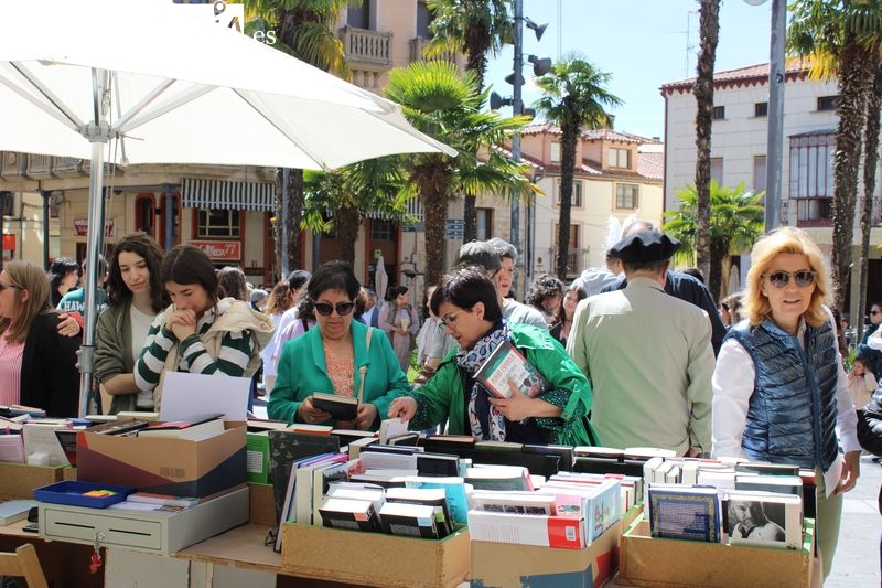 Éxito de público y participación en la Feria del Libro