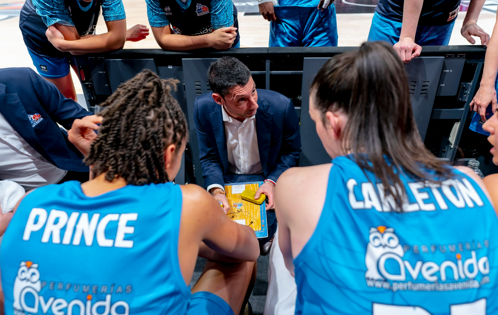 Pepe Vázquez y Silvia Domínguez, en sala de prensa: Habría pagado por irme yo expulsada, ahí cambia el partido y el arbitraje