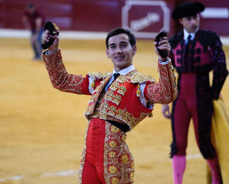 Tres orejas para Ismael Martín en la semifinal del Circuito de Novilladas de Andalucía