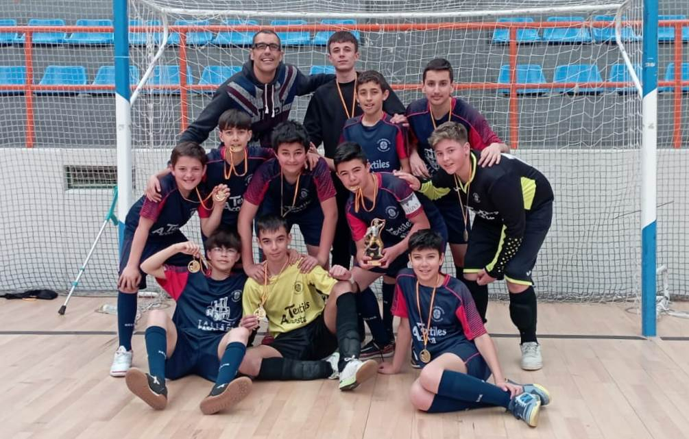 El III Infantil conquista el título provincial de los Juegos Escolares y luchará por el regional