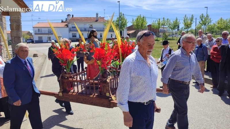 Los vecinos de Cerezal de Peñahorcada honran a San Marcos con actos religiosos y un convite