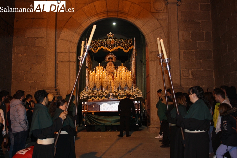 Nuestra Señora de la Esperanza pasea entre emociones en la madrugada de Peñaranda