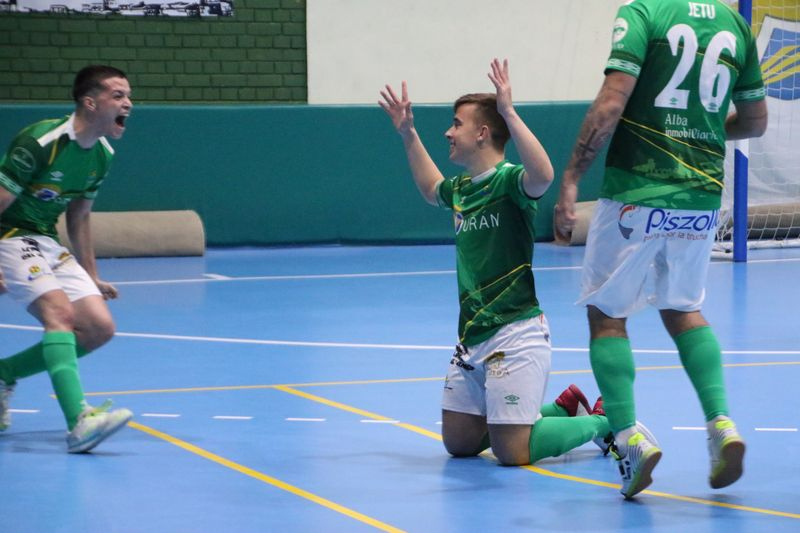 El Piensos Durán Albense recupera la senda de la victoria (8-2)