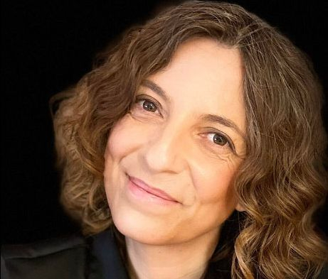 La salmantina María Suré presenta su novela Huérfanos de sombra