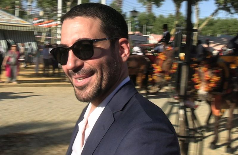 El actor que desata la locura con su aparición sorpresa en la Feria de Abril