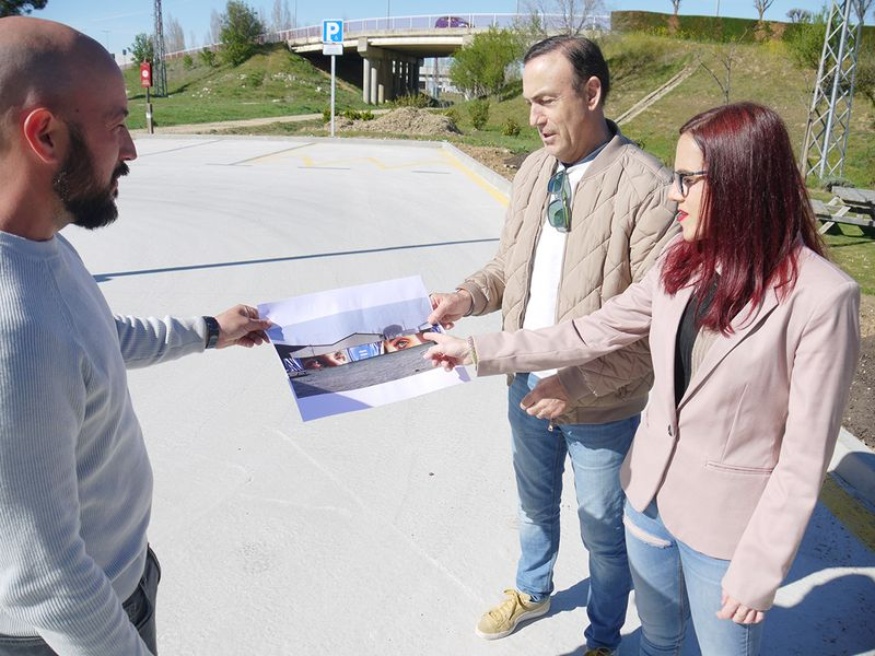 Un nuevo mural decorará la zona de recreo ubicada en la Vía Verde de Carbajosa