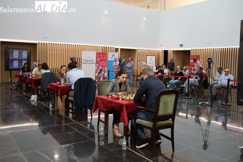 Tres aspirantes al título en el VI Festival Salamanca Cuna del Ajedrez Moderno tras la quinta ronda