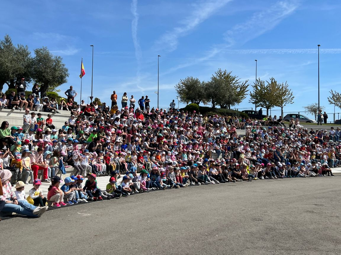 Los 700 escolares de los colegios de Carbajosa disfrutan con Teatro en el recreo