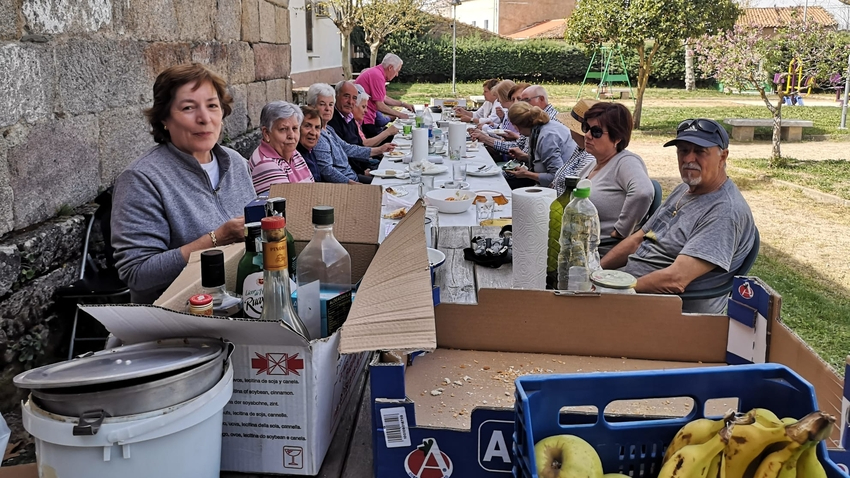 En Cerezal de Peñahorcada celebran la Pascua con una amigable comida