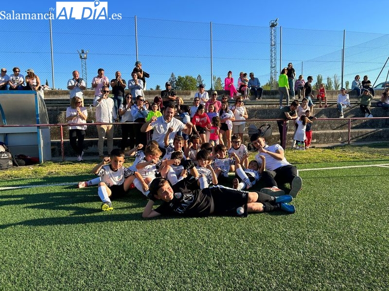 El Prebenjamín del Salamanca UDS, primer campeón provincial de Primera en toda la temporada 