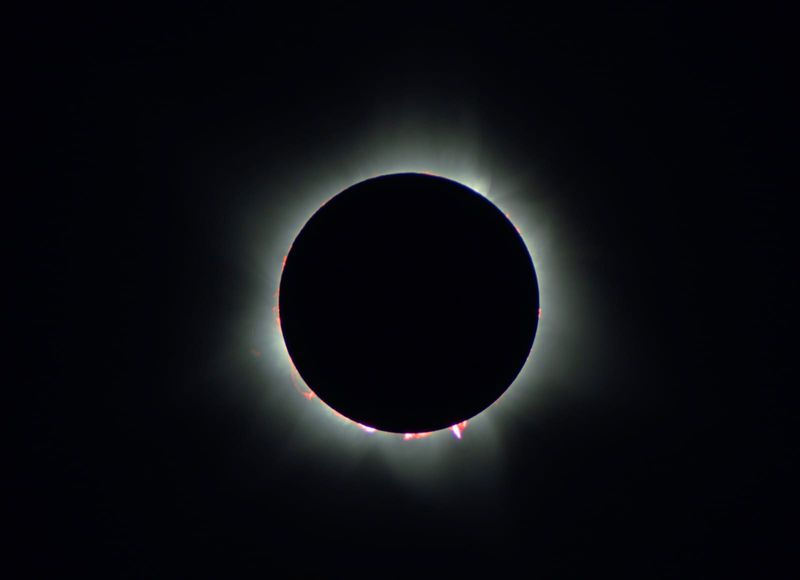 Espectaculares imágenes del eclipse total desde Australia, lugar al que han viajado los salmantinos Óscar y Charo 