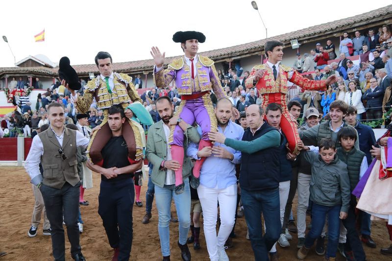 Morante, De Justo y Diosleguarde en volandas en una tarde de buen toreo y emociones en Guijuelo