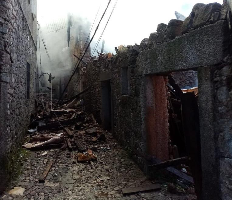 Grave incendio en La Alberca: 9 viviendas se han visto afectadas