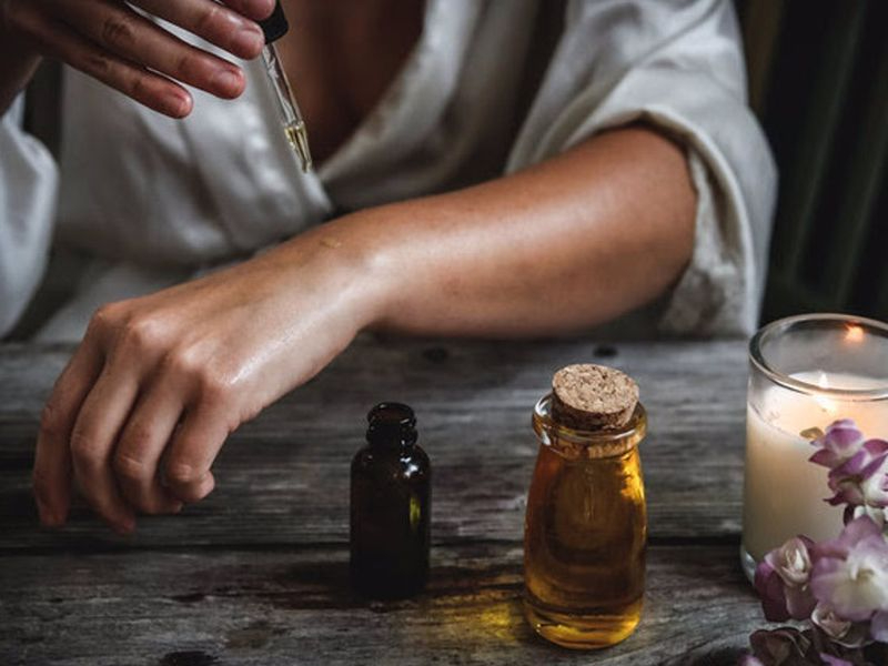 ¿Por qué debes añadir unas gotas de aceite de rosa mosqueta a tu crema hidratante?