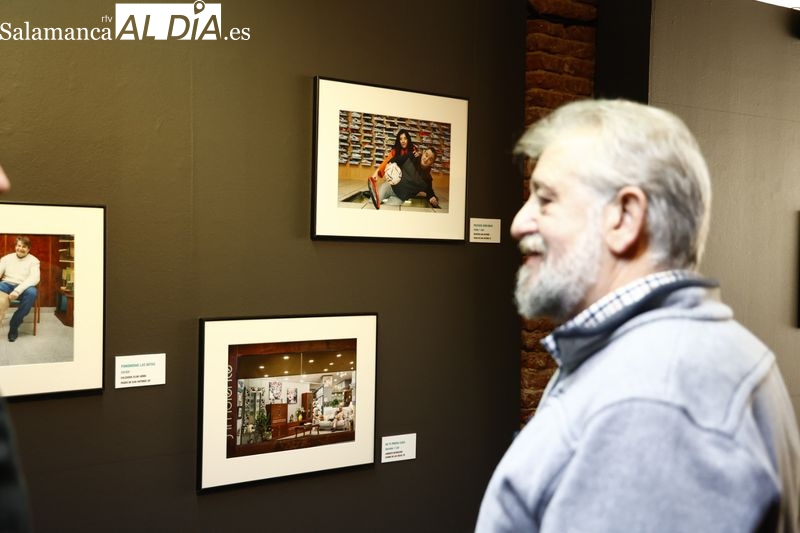 Los comerciantes de los barrios protagonizan esta exposición fotográfica