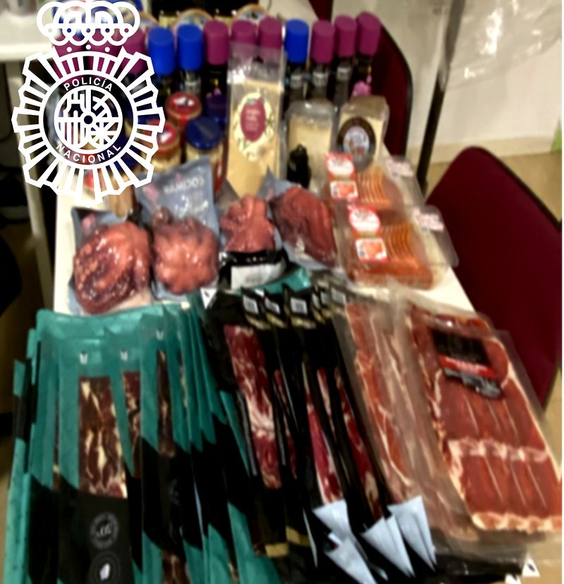 Intenta llevarse de un supermercado de Salamanca un carro lleno de embutidos, pulpo y otros artículos
