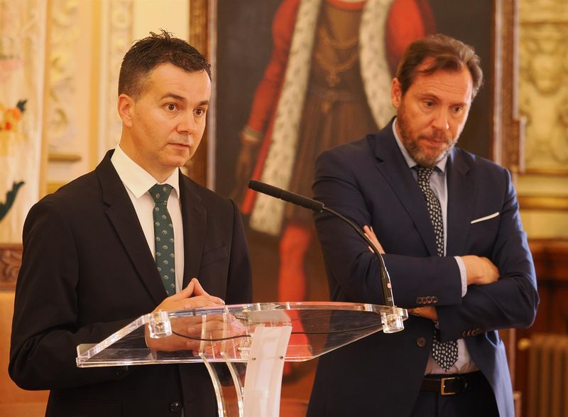 La Junta Electoral expedienta a Óscar Puente al considerar la rueda de prensa con el ministro Gómez contraria a la Ley