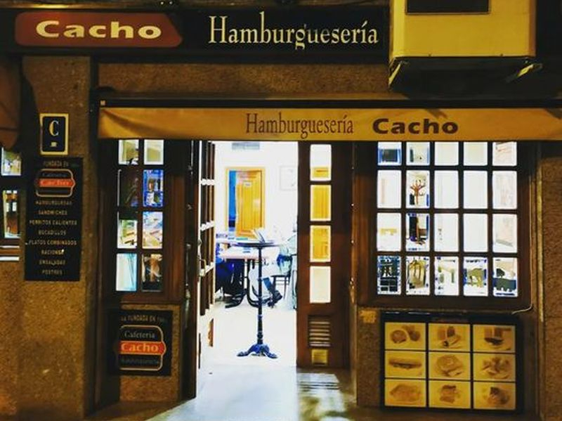 Adiós a una histórica hamburguesería de Salamanca