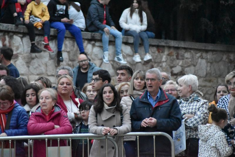 Cientos de personas arropan al Cristo de los Doctrinos y la Virgen de la Amargura