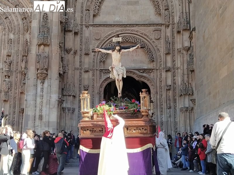 La procesión del Perdón devuelve la libertad a una presa 