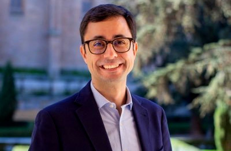 El candidato a la alcaldía de Salamanca que abre una línea de WhatsApp para acercar su proyecto a la ciudadanía