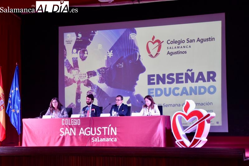  García-Gallardo anima a escolares salmantinos a tener la mente abierta 