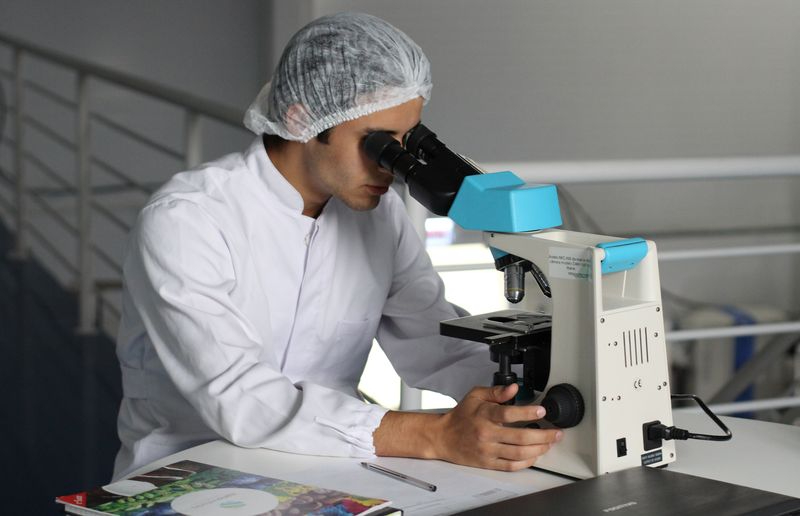 La Junta de CyL invierte 200.000 euros para contratar 20 investigadores para las universidades públicas