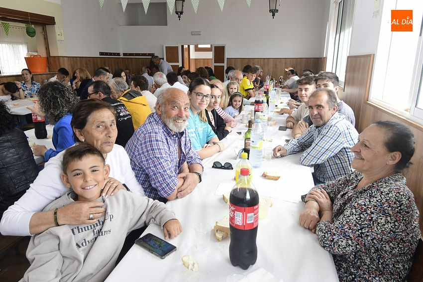 Ivanrey degusta paella en el marco de sus fiestas patronales