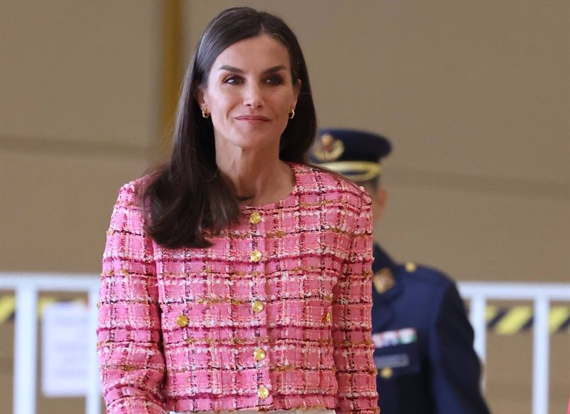 La chaqueta con la que la Reina Letizia vuelve a marcar tendencia
