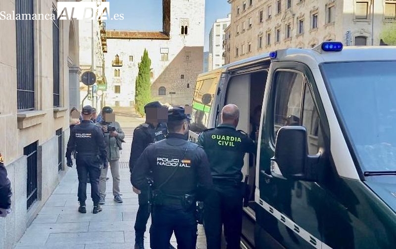 Los primeros policías en llegar al lugar de los hechos: Había un hombre tirado en el suelo, boca abajo, en un charco de sangre