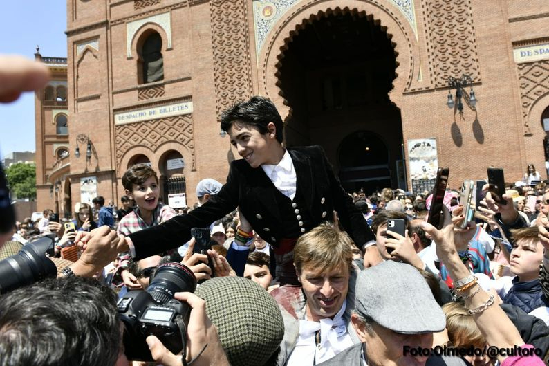 Triunfo rotundo de Marco Pérez: 4 orejas y el respeto de Madrid