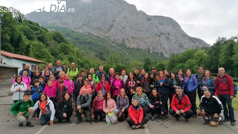 Los senderistas del club Abadengo recorren nuevas rutas asturianas