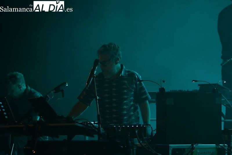 Iván Ferreiro hace vibrar al CAEM con su Trinchera Pop