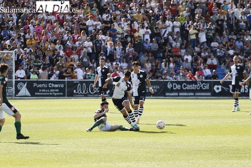 Un error de bulto complica las opciones de playoff de Unionistas ante el Ferrol (1-1)