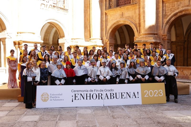 Día feliz para los nuevos graduados en Periodismo y Comunicación Audiovisual