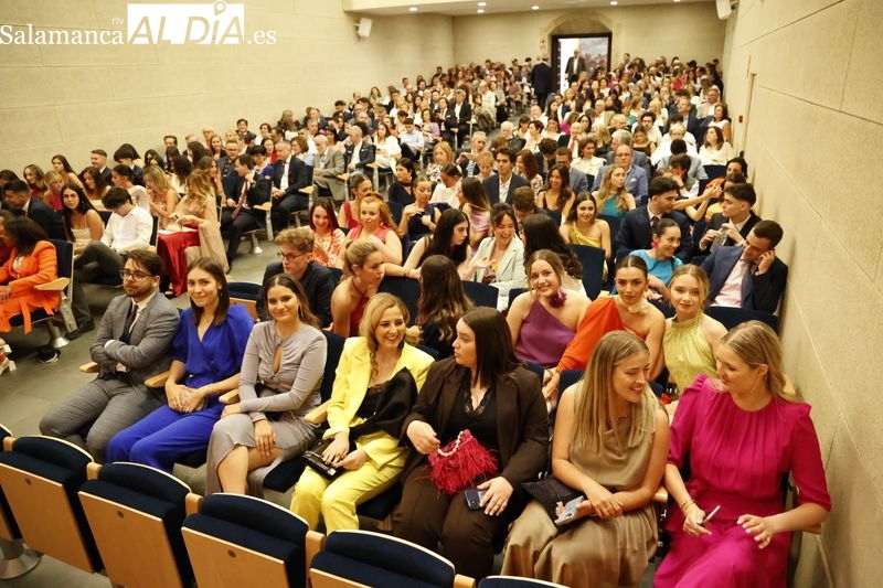 Nuevos graduados en Publicidad y Relaciones Públicas y en Marketing y Comunicación