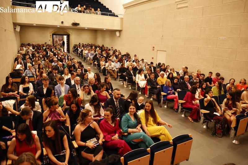 Día feliz para los nuevos titulados en Logopedia por la UPSA