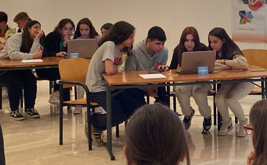 Alumnos del Fray Diego compiten en la fase regional de las Olimpiadas entreRedes tras ganar la Provincial