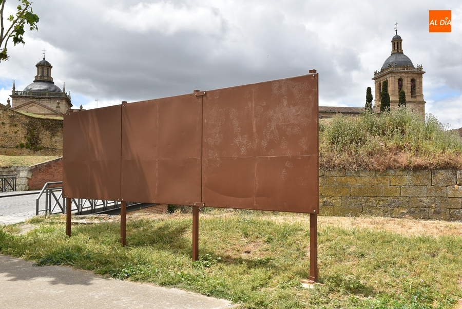Colocados los paneles que acogerán desde la medianoche del jueves al viernes los carteles electorales
