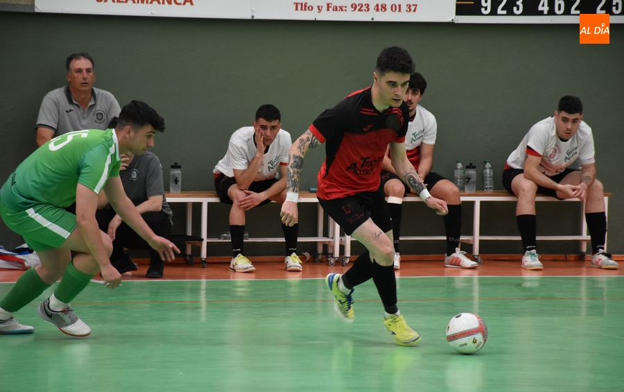 Cuéllar vuelca en un visto y no visto un igualado partido ante el III Senior y acaba ganando con holgura