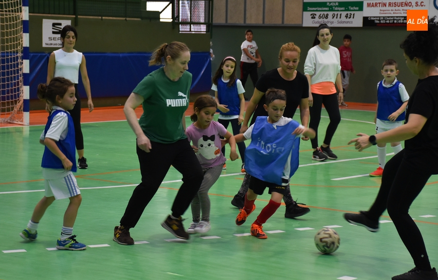 Los prebenjamines del III Columnas juegan contra sus madres para ir cerrando la temporada